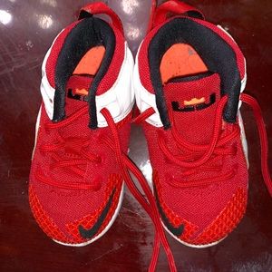 Nike toddler shoes size 6c